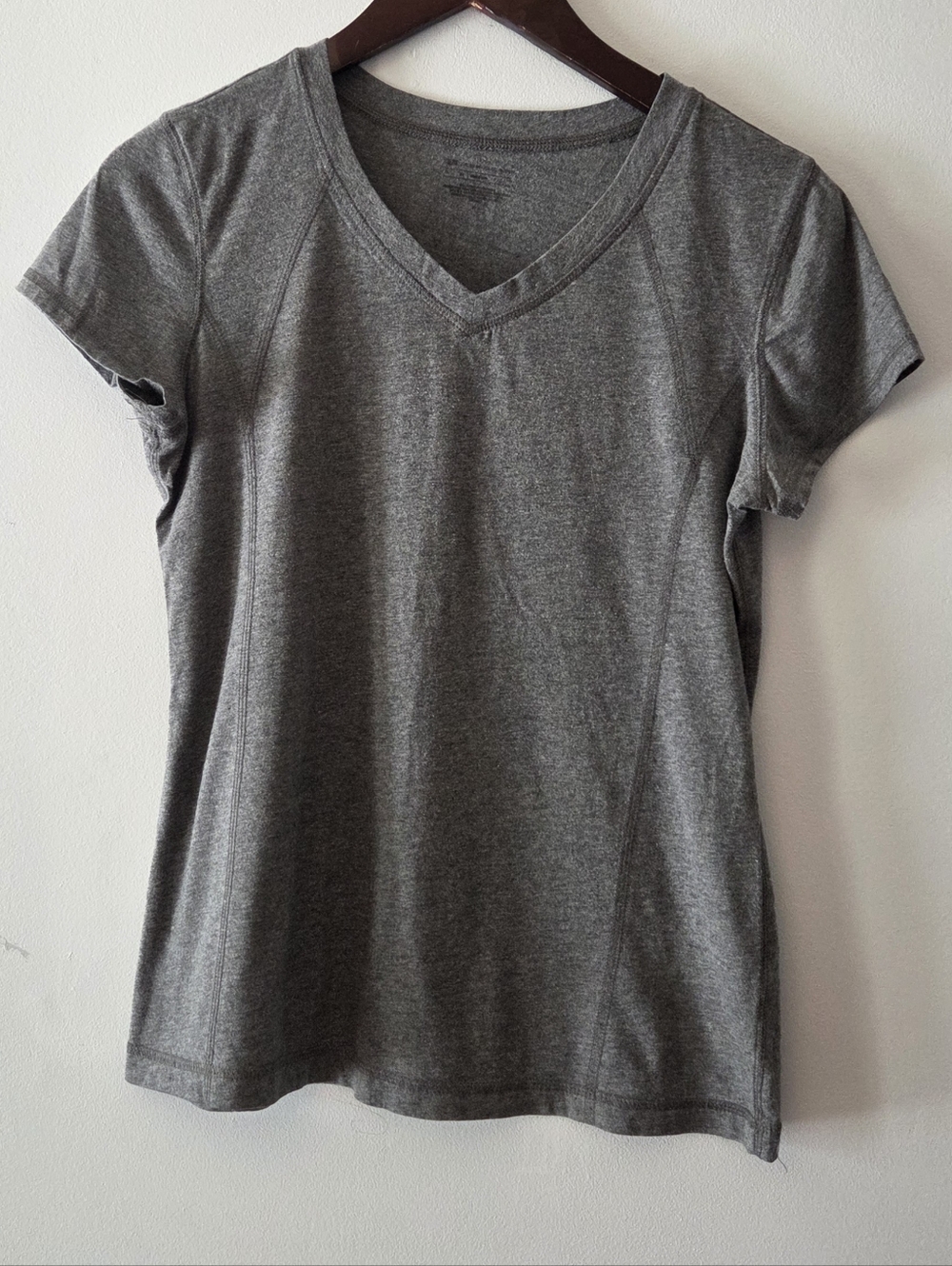 TEK GEAR Women's Grey V-Neck Short Sleeve Top Size M
